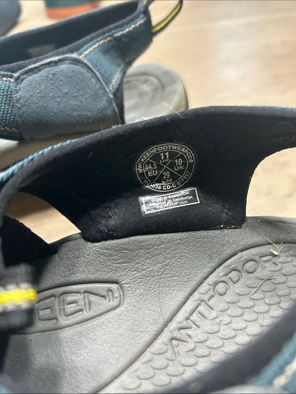 Keen Men's Teal and Yellow Closed-Toe Sports Sandals